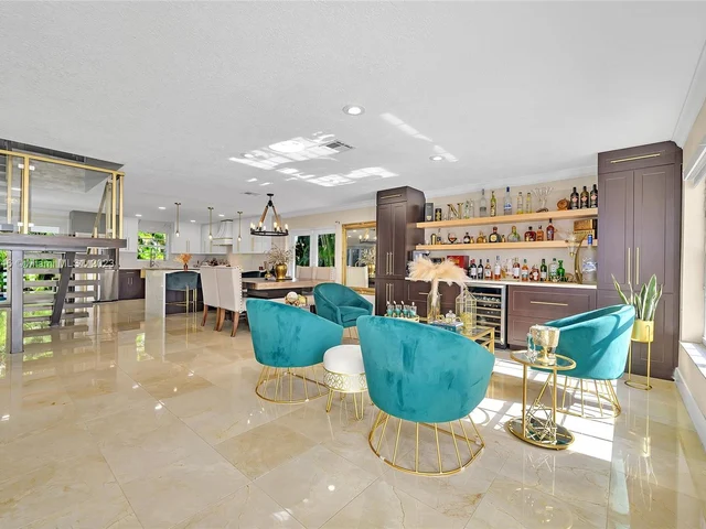 7949 NW 188th Ter, Hialeah FL 33015