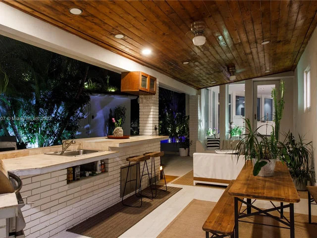 130 SW 24th Rd, Miami FL 33129