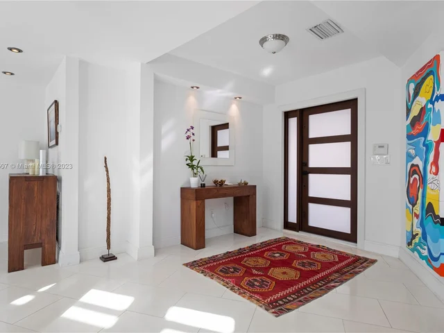 130 SW 24th Rd, Miami FL 33129