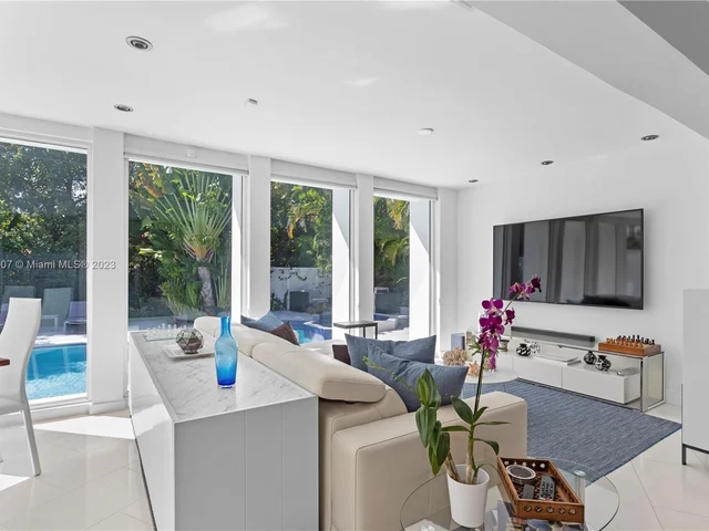 130 SW 24th Rd, Miami FL 33129