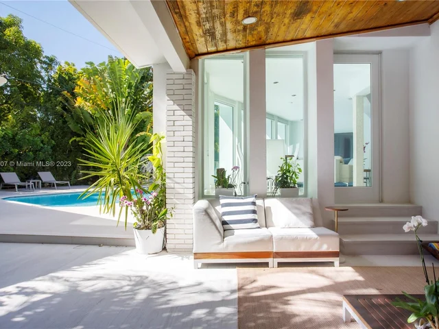 130 SW 24th Rd, Miami FL 33129