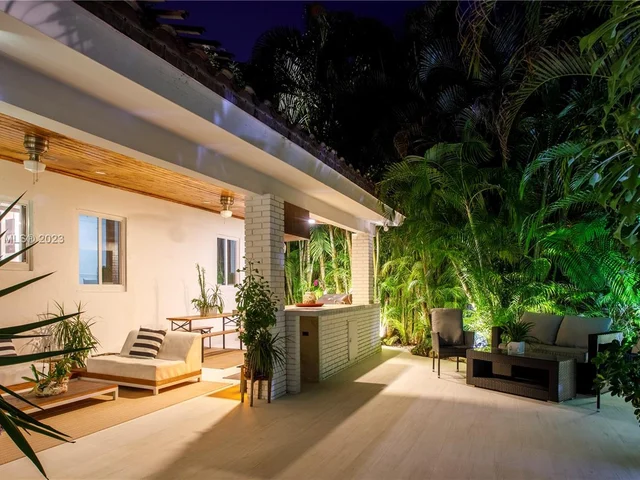 130 SW 24th Rd, Miami FL 33129