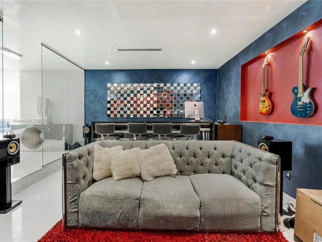 6763 SW 106 pl, Miami FL 33173