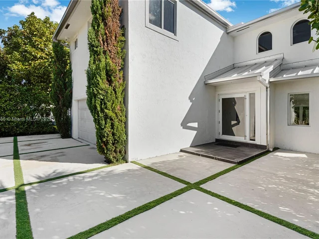 6763 SW 106 pl, Miami FL 33173