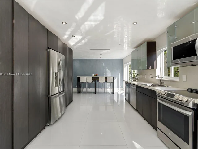 6763 SW 106 pl, Miami FL 33173