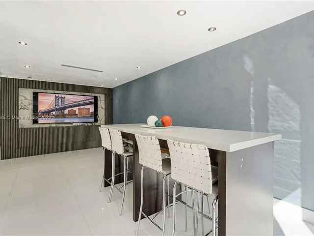 6763 SW 106 pl, Miami FL 33173