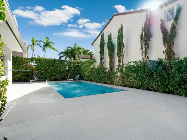 6763 SW 106 pl, Miami FL 33173