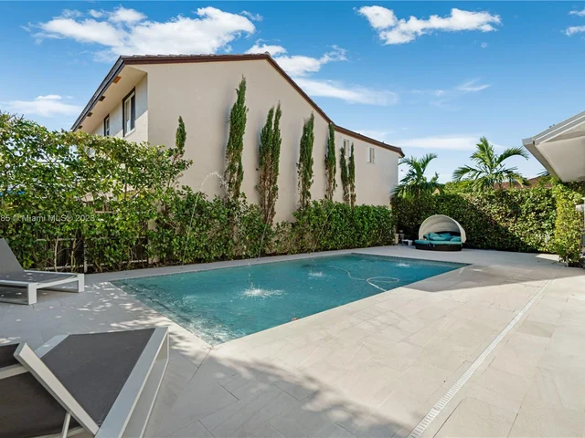 6763 SW 106 pl, Miami FL 33173