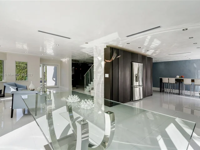 6763 SW 106 pl, Miami FL 33173