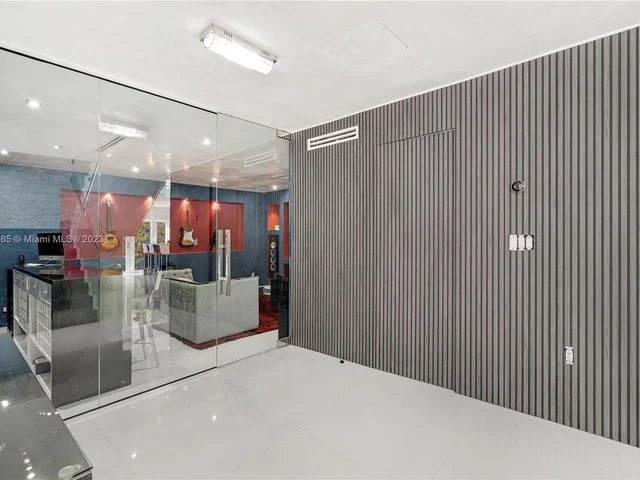 6763 SW 106 pl, Miami FL 33173