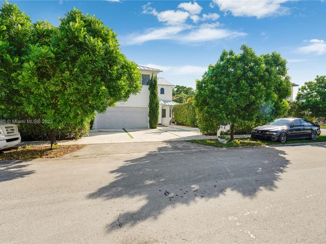 6763 SW 106 pl, Miami FL 33173