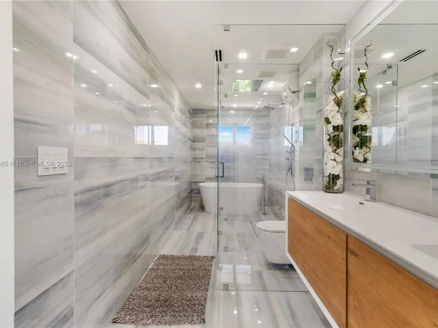 6763 SW 106 pl, Miami FL 33173