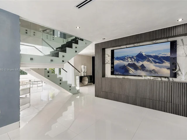 6763 SW 106 pl, Miami FL 33173