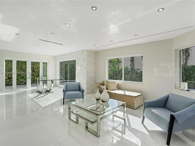 6763 SW 106 pl, Miami FL 33173