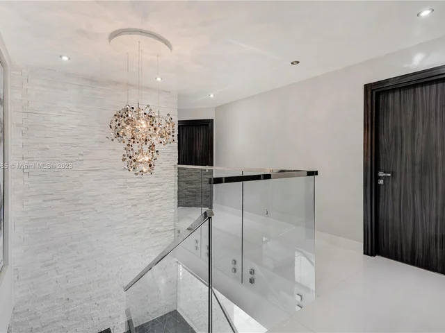 6763 SW 106 pl, Miami FL 33173