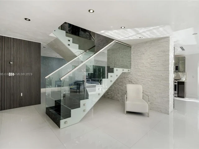 6763 SW 106 pl, Miami FL 33173