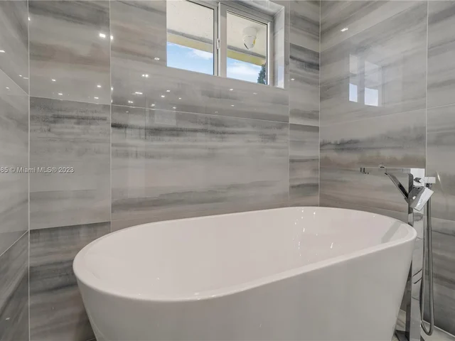 6763 SW 106 pl, Miami FL 33173