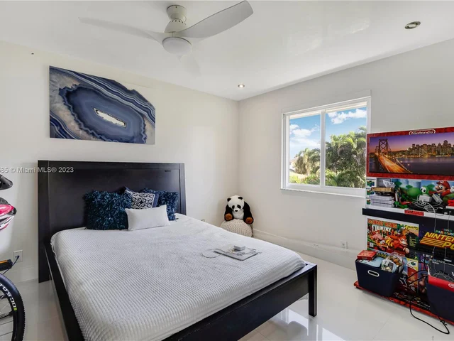 6763 SW 106 pl, Miami FL 33173