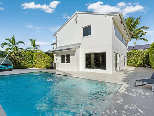 6763 SW 106 pl, Miami FL 33173