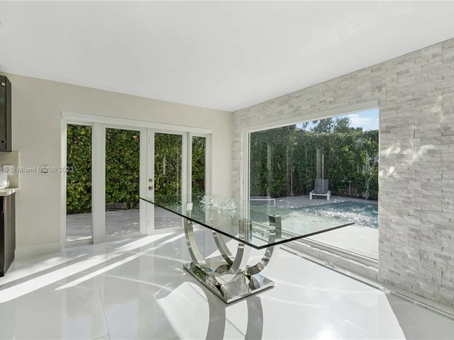 6763 SW 106 pl, Miami FL 33173