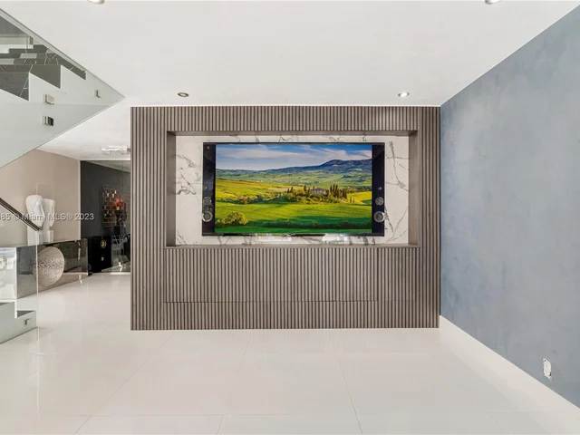 6763 SW 106 pl, Miami FL 33173