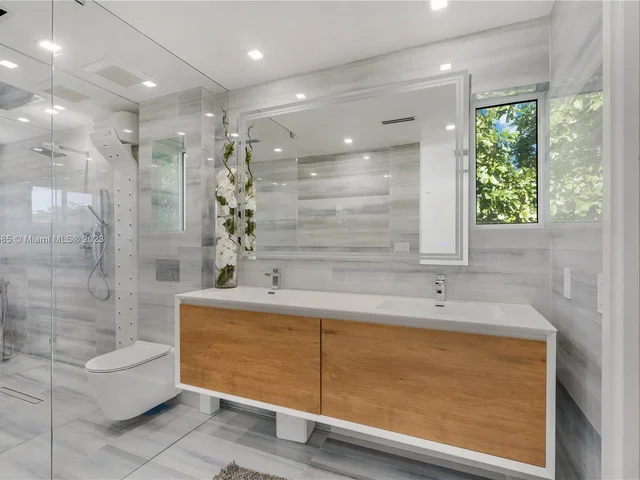 6763 SW 106 pl, Miami FL 33173