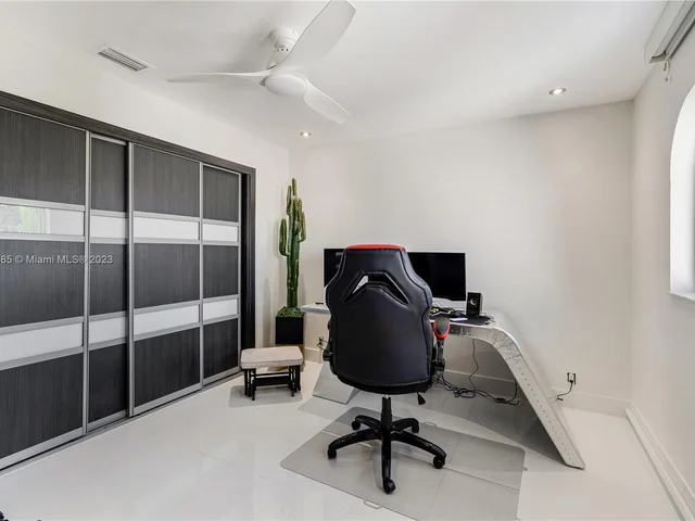 6763 SW 106 pl, Miami FL 33173