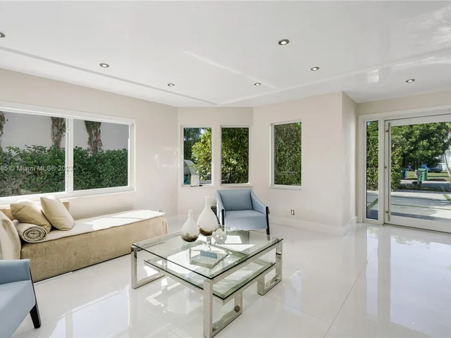 6763 SW 106 pl, Miami FL 33173