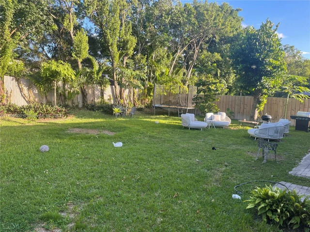 961 NE 36th Ave, Homestead FL 33033