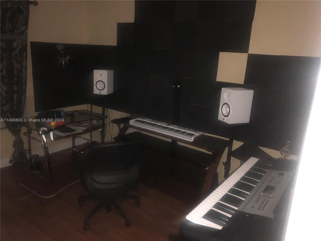 961 NE 36th Ave, Homestead FL 33033