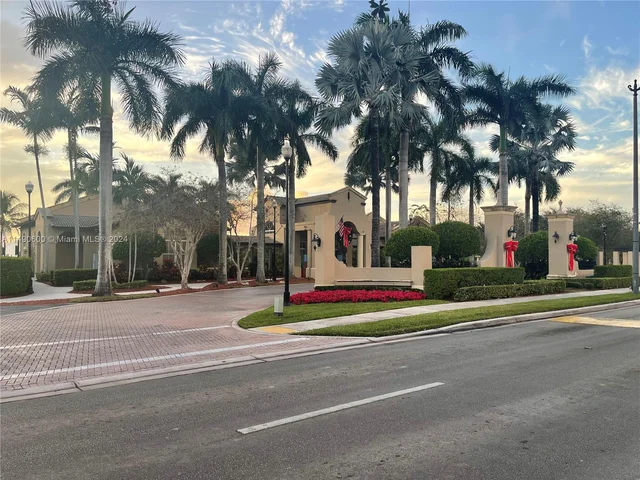 961 NE 36th Ave, Homestead FL 33033