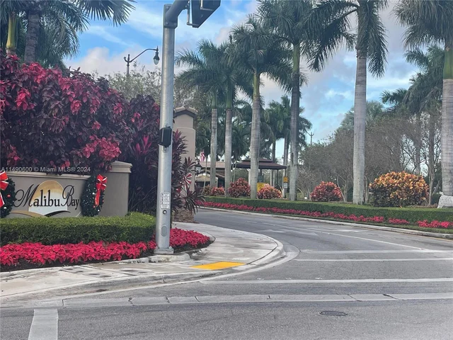 961 NE 36th Ave, Homestead FL 33033