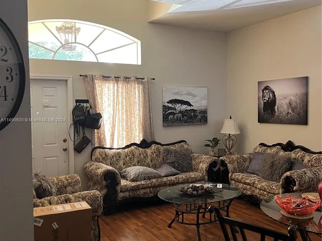 961 NE 36th Ave, Homestead FL 33033