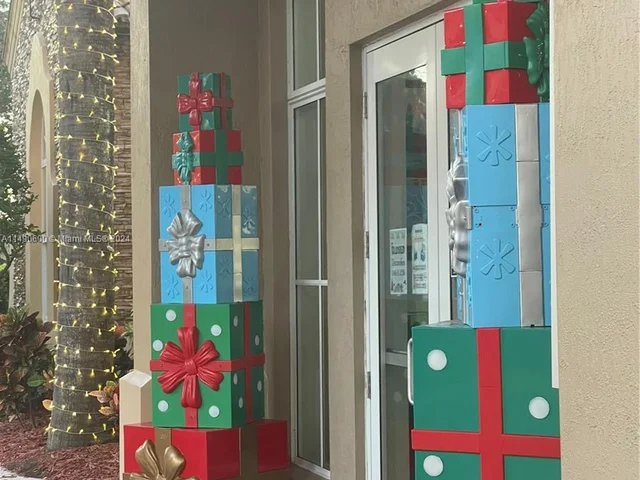 961 NE 36th Ave, Homestead FL 33033