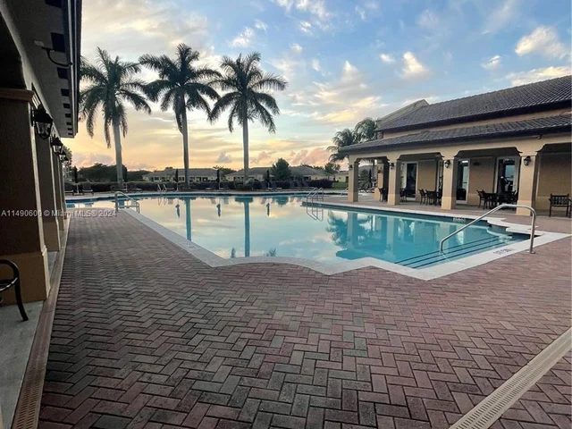 961 NE 36th Ave, Homestead FL 33033