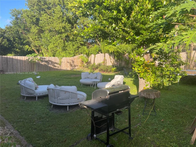 961 NE 36th Ave, Homestead FL 33033