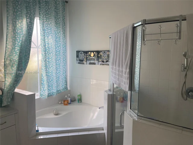 961 NE 36th Ave, Homestead FL 33033