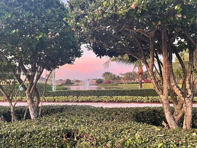 961 NE 36th Ave, Homestead FL 33033