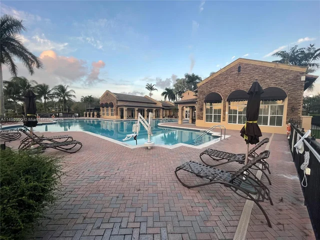 961 NE 36th Ave, Homestead FL 33033