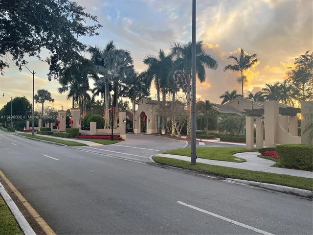 961 NE 36th Ave, Homestead FL 33033