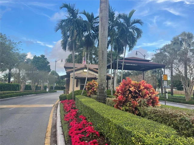 961 NE 36th Ave, Homestead FL 33033