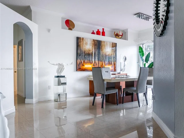 14929 NW 92nd Ave, Miami Lakes FL 33018