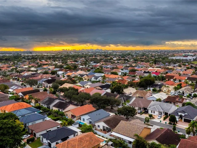 14929 NW 92nd Ave, Miami Lakes FL 33018