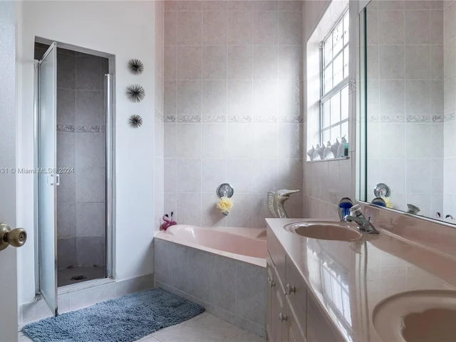 14929 NW 92nd Ave, Miami Lakes FL 33018