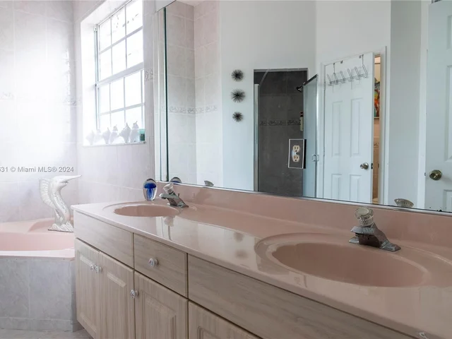 14929 NW 92nd Ave, Miami Lakes FL 33018