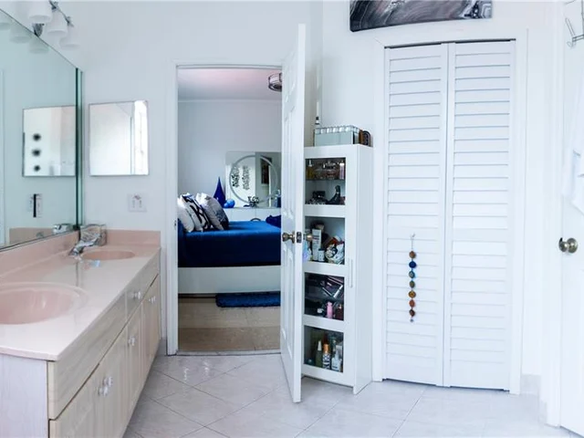 14929 NW 92nd Ave, Miami Lakes FL 33018