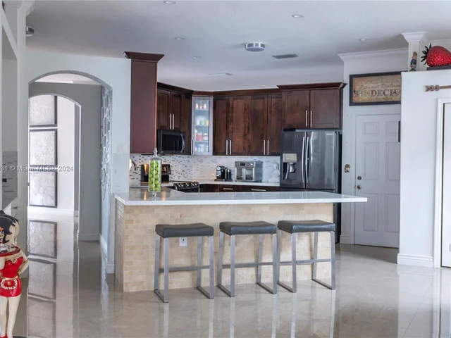 14929 NW 92nd Ave, Miami Lakes FL 33018