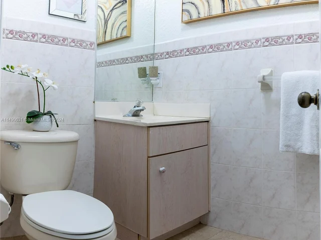 14929 NW 92nd Ave, Miami Lakes FL 33018