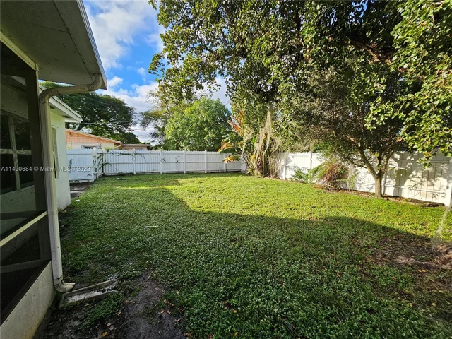 395 SW 64th Ter, Margate FL 33068