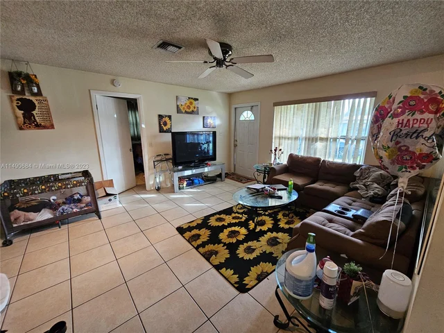 395 SW 64th Ter, Margate FL 33068